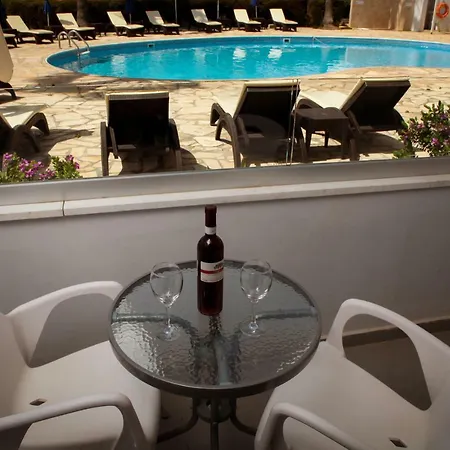 Bellini מלון דירות איה נאפה