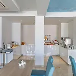 מלון דירות Bellini 4*